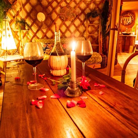 2 Cuori E 1 Yurta Glamping In Tuscany - Adults Only أسكيانو المظهر الخارجي الصورة