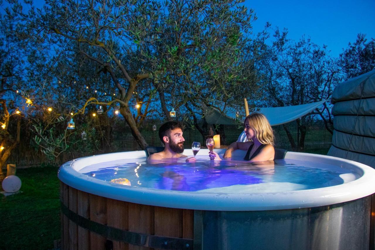 2 Cuori E 1 Yurta Glamping In Tuscany - Adults Only أسكيانو المظهر الخارجي الصورة