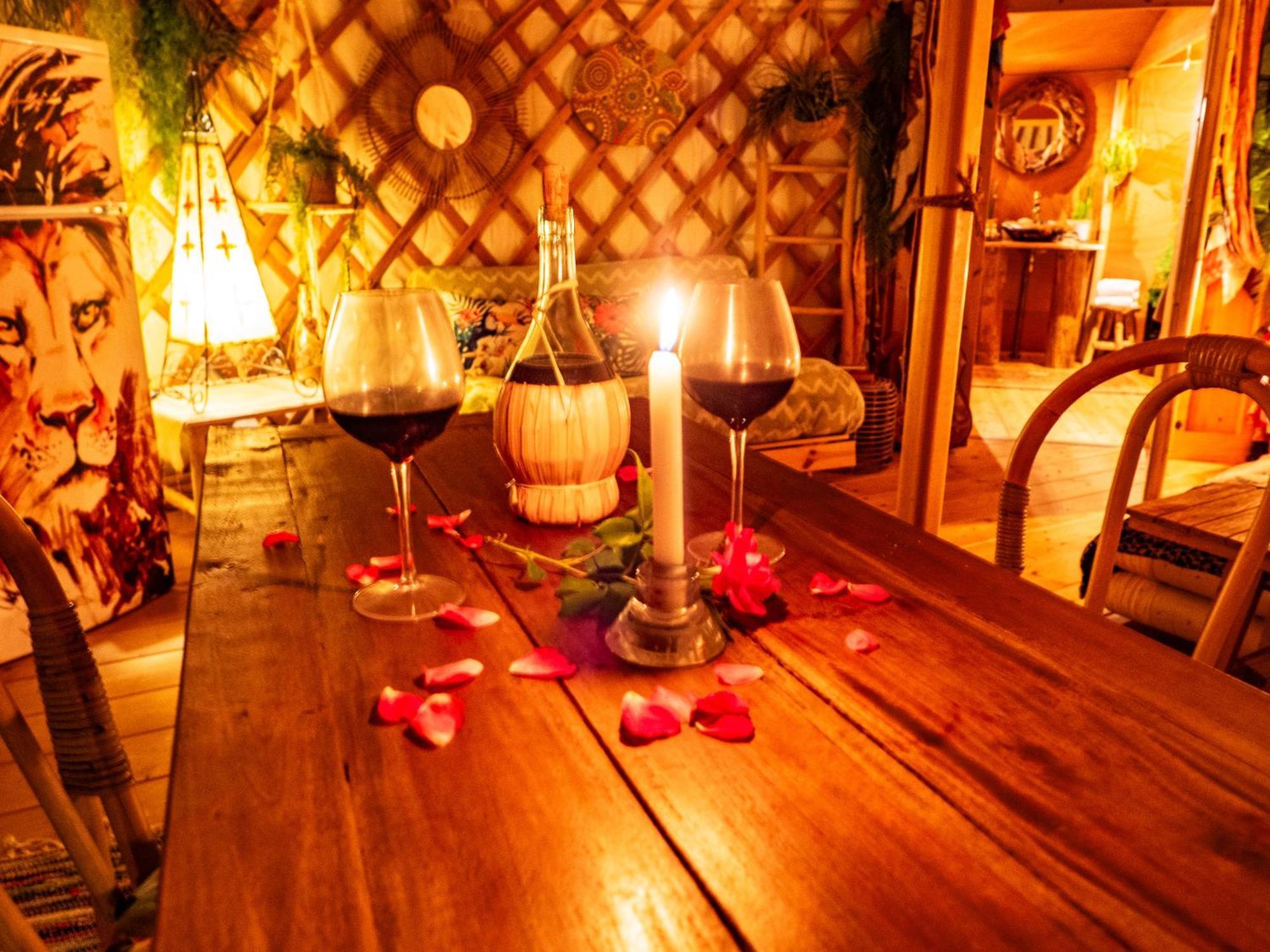 2 Cuori E 1 Yurta Glamping In Tuscany - Adults Only أسكيانو المظهر الخارجي الصورة